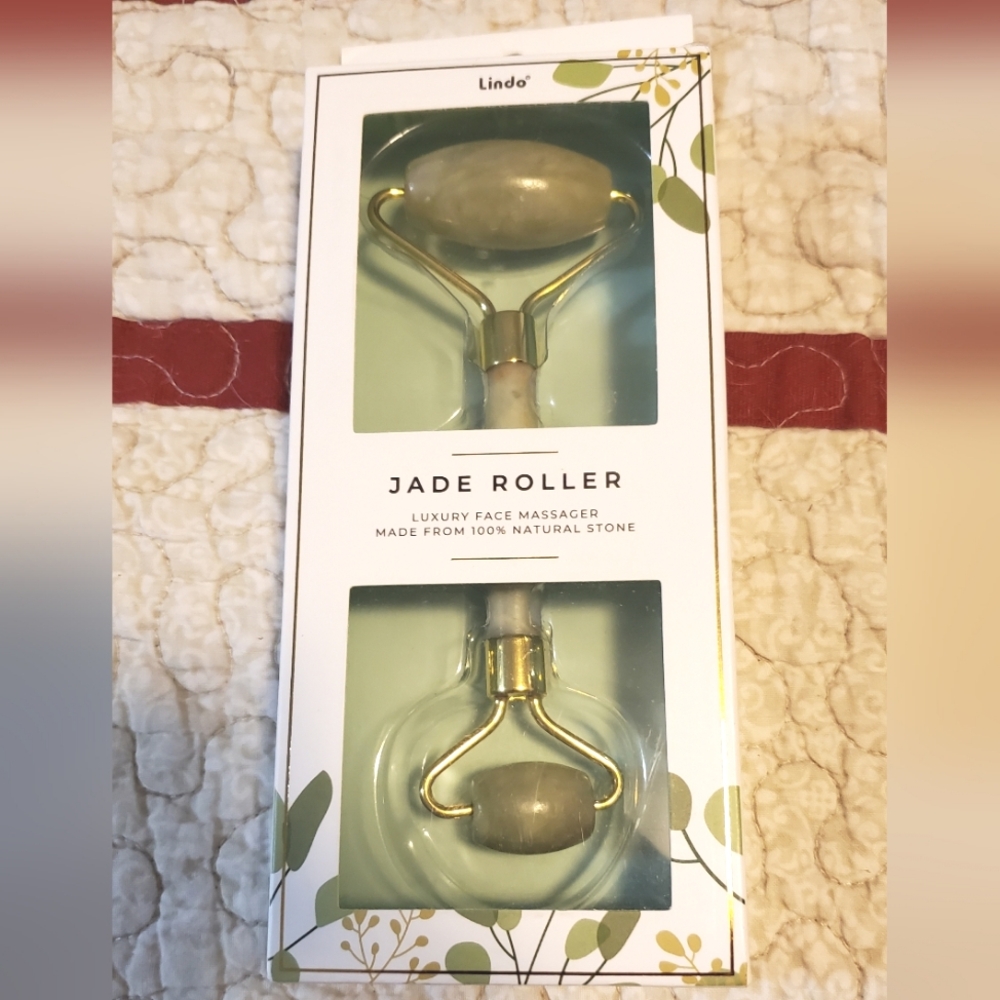 NIB Jade Facial Roller